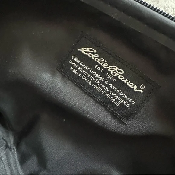 Eddie Bauer Black Duffel Bag Carry On Unisex Men’s Woman’s Tote - Picture 7 of 10